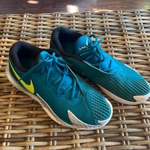 Nike Rafa tennis court shoe